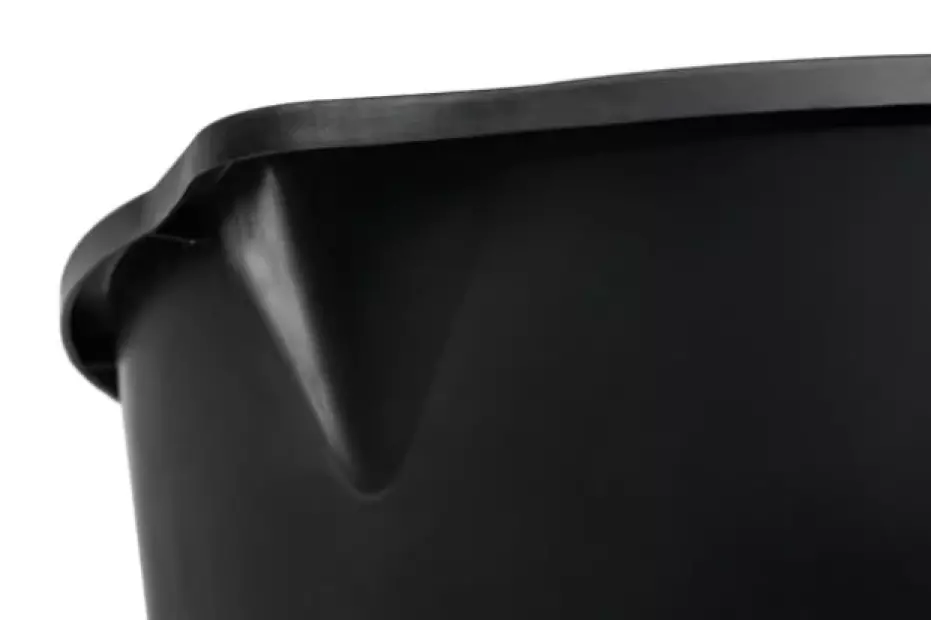 Construction bucket with spout(3)