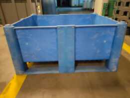 PLASTIC BOX TYPE 800, FULL, DIM. 1200 x 800 x 740 MM BLUE DAMAGED