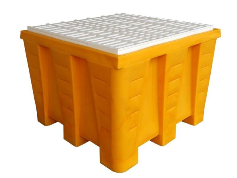 Plastic drip tray under IBC container with grate