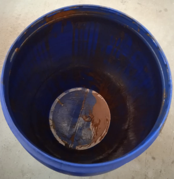 PE BARREL 220 L USED, BLUE REMOVABLE LID + LEVER CLUTCH